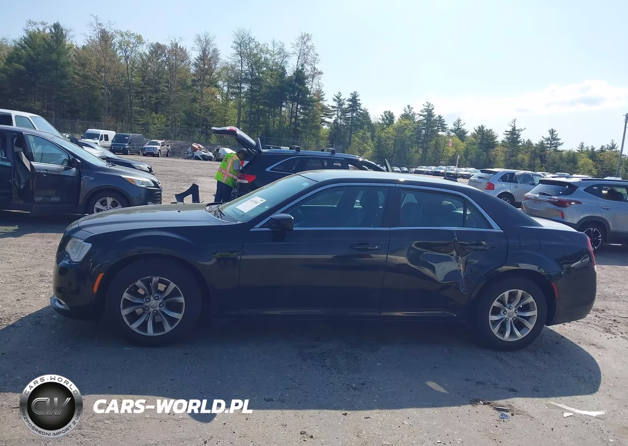 2015 Chrysler 300 Limited VIN:2C3CCAAGXFH766574 - 14