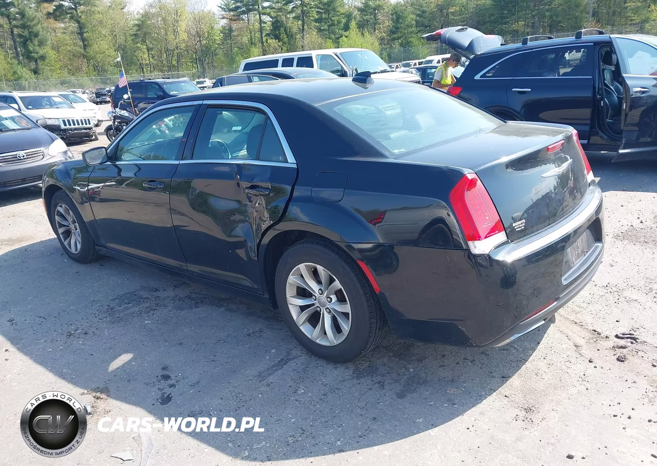 2015 Chrysler 300 Limited VIN:2C3CCAAGXFH766574 - 3
