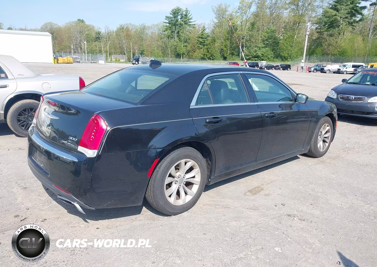 2015 Chrysler 300 Limited VIN:2C3CCAAGXFH766574 - 4