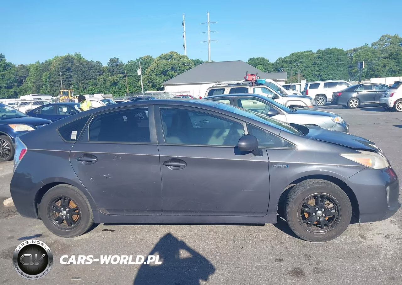 2013 Toyota Prius Two VIN:JTDKN3DU0D5605718 - 13