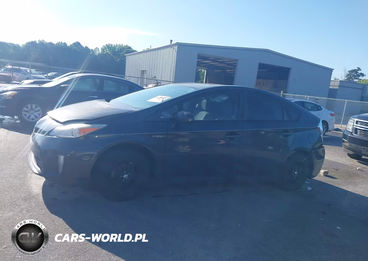 2013 Toyota Prius Two VIN:JTDKN3DU0D5605718 - 14