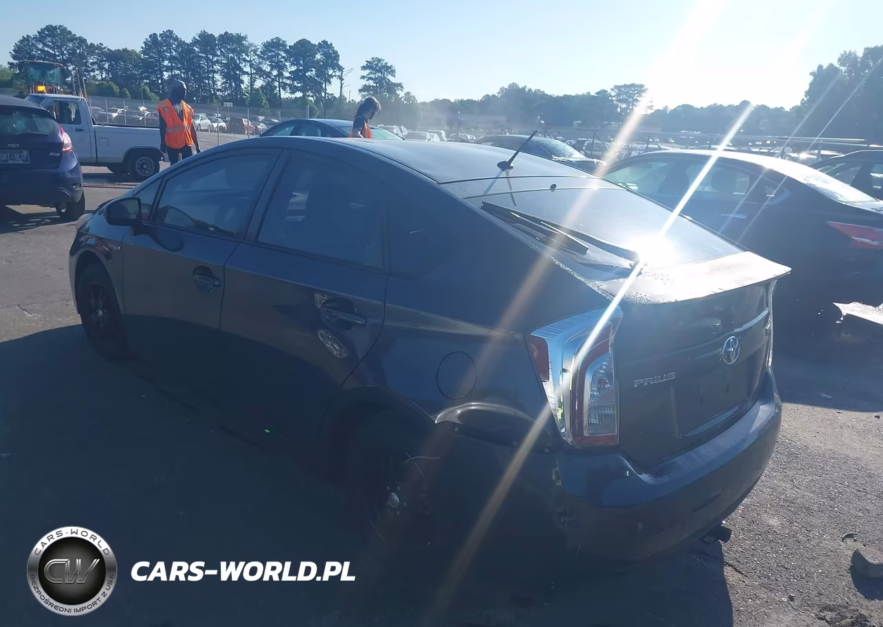2013 Toyota Prius Two VIN:JTDKN3DU0D5605718 - 3