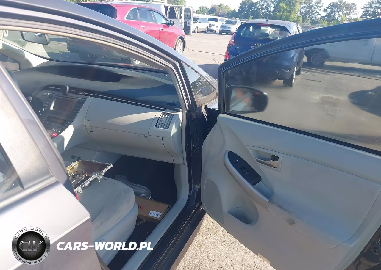 2013 Toyota Prius Two VIN:JTDKN3DU0D5605718 - 5