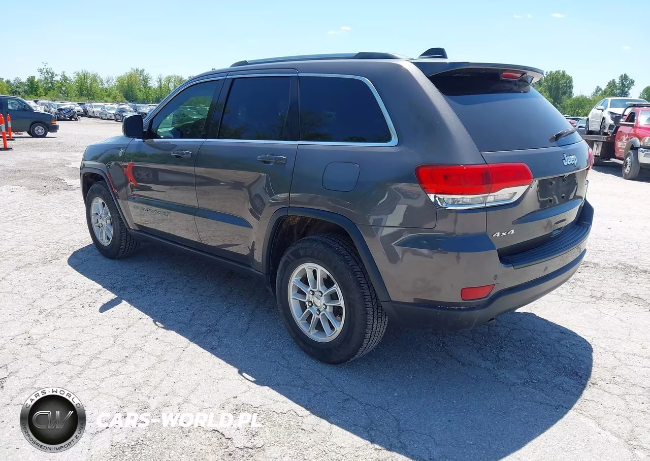 2019 Jeep Grand Cherokee Laredo E 4X4 VIN:1C4RJFAG3KC853612 - 3