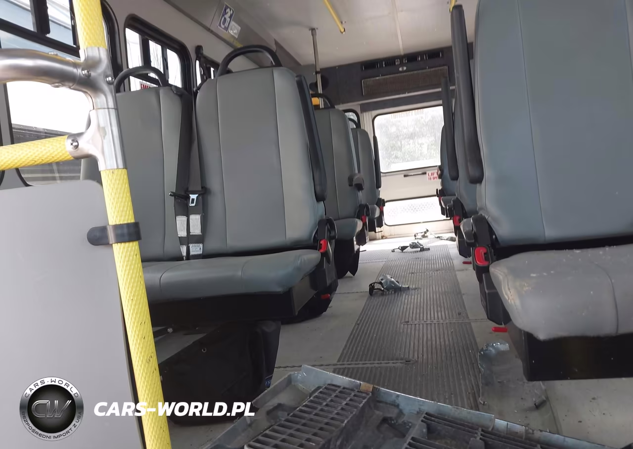 2017 Ford E-450 Cutaway VIN:1FDFE4FS1HDC55705 - 3