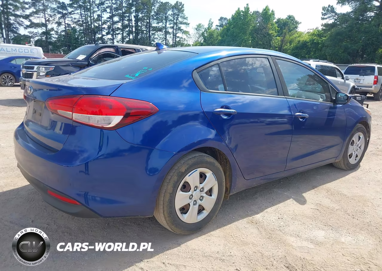 2017 Kia Forte Lx VIN:3KPFL4A7XHE107936 - 4