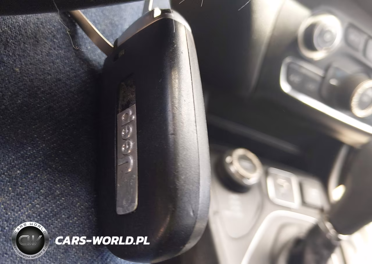 2019 Jeep Cherokee Latitude Plus 4X4 VIN:1C4PJMLB7KD255787 - 11
