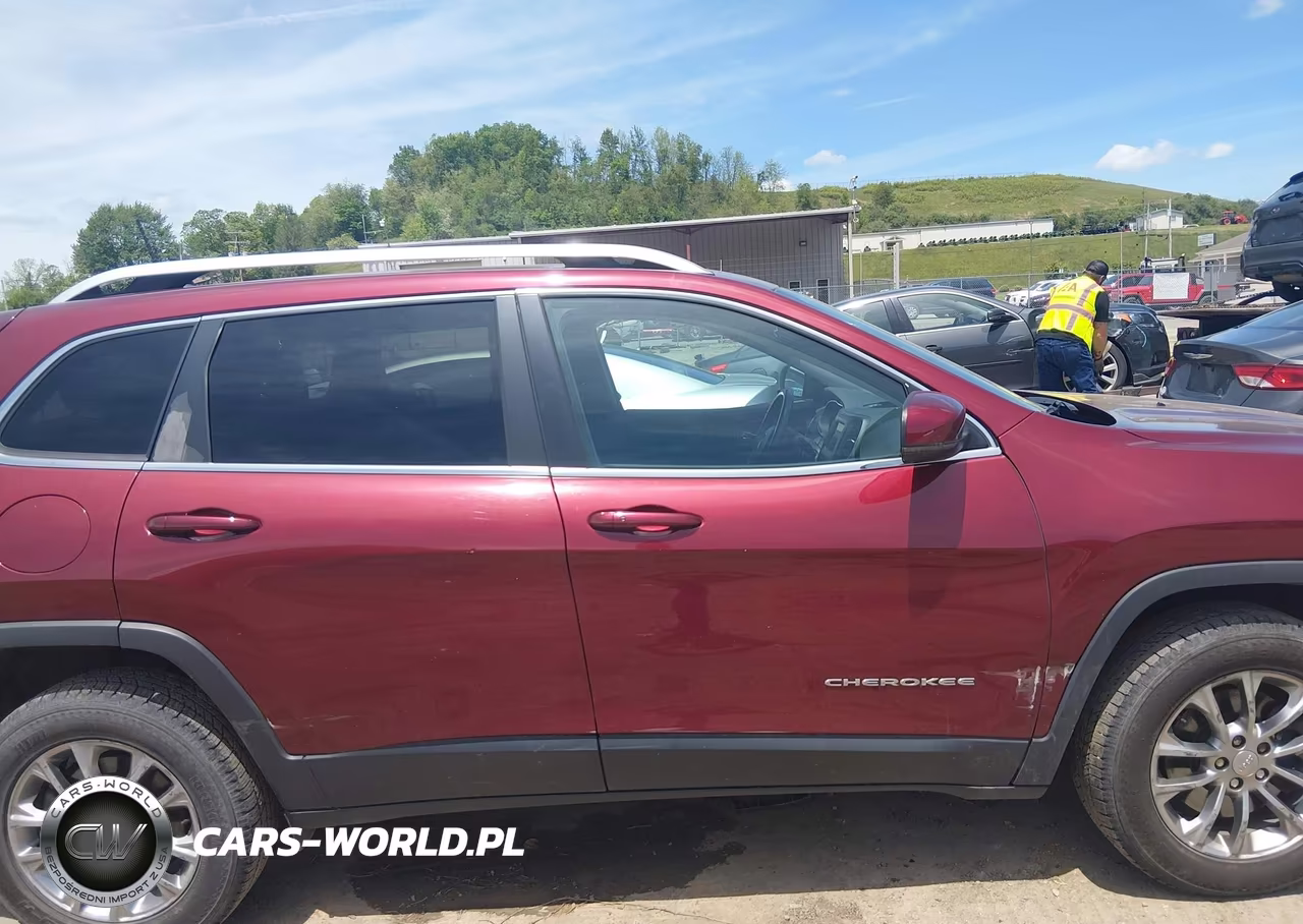 2019 Jeep Cherokee Latitude Plus 4X4 VIN:1C4PJMLB7KD255787 - 13