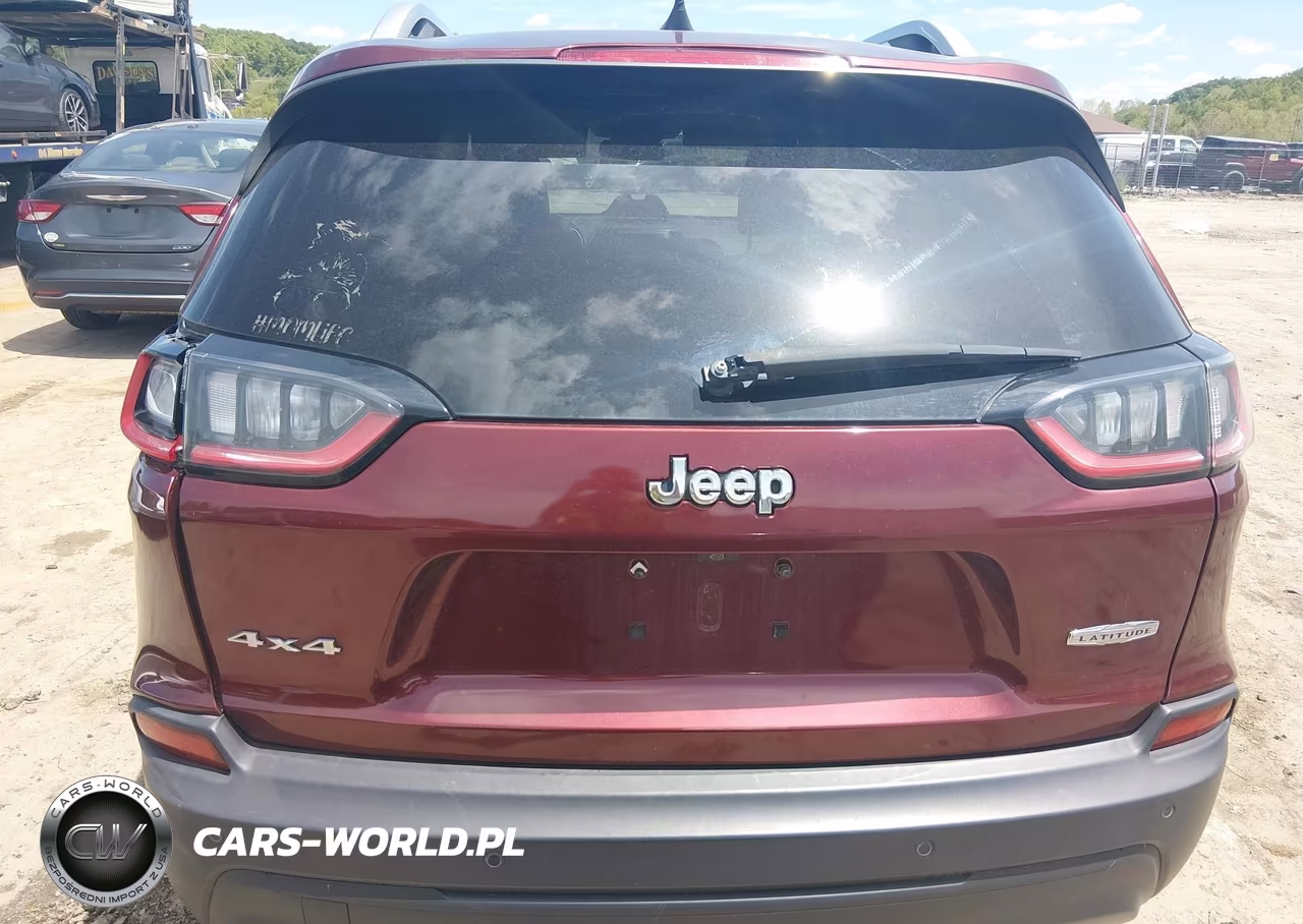 2019 Jeep Cherokee Latitude Plus 4X4 VIN:1C4PJMLB7KD255787 - 16