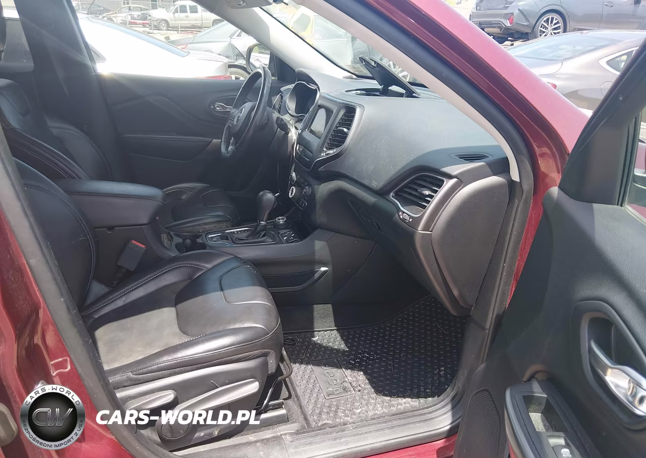 2019 Jeep Cherokee Latitude Plus 4X4 VIN:1C4PJMLB7KD255787 - 5