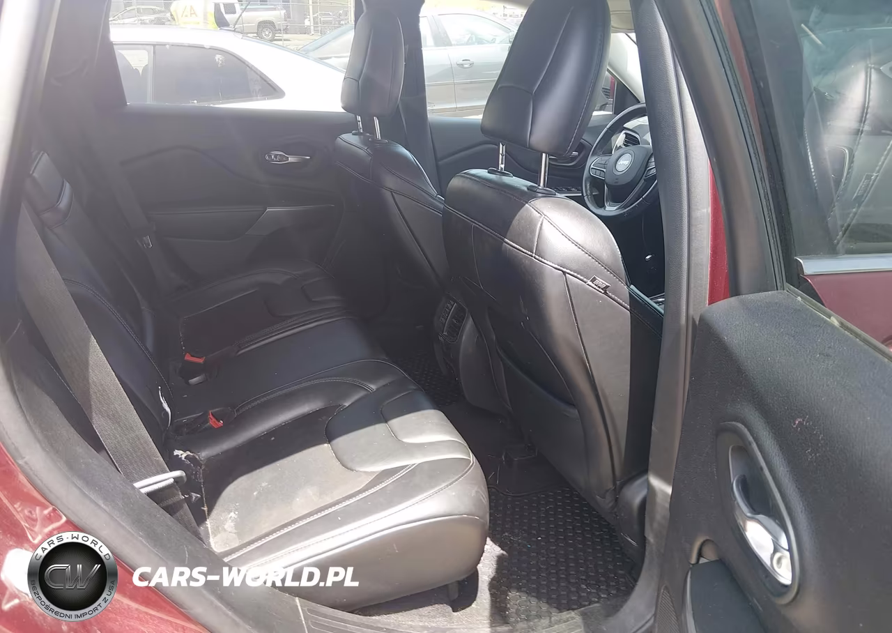 2019 Jeep Cherokee Latitude Plus 4X4 VIN:1C4PJMLB7KD255787 - 8