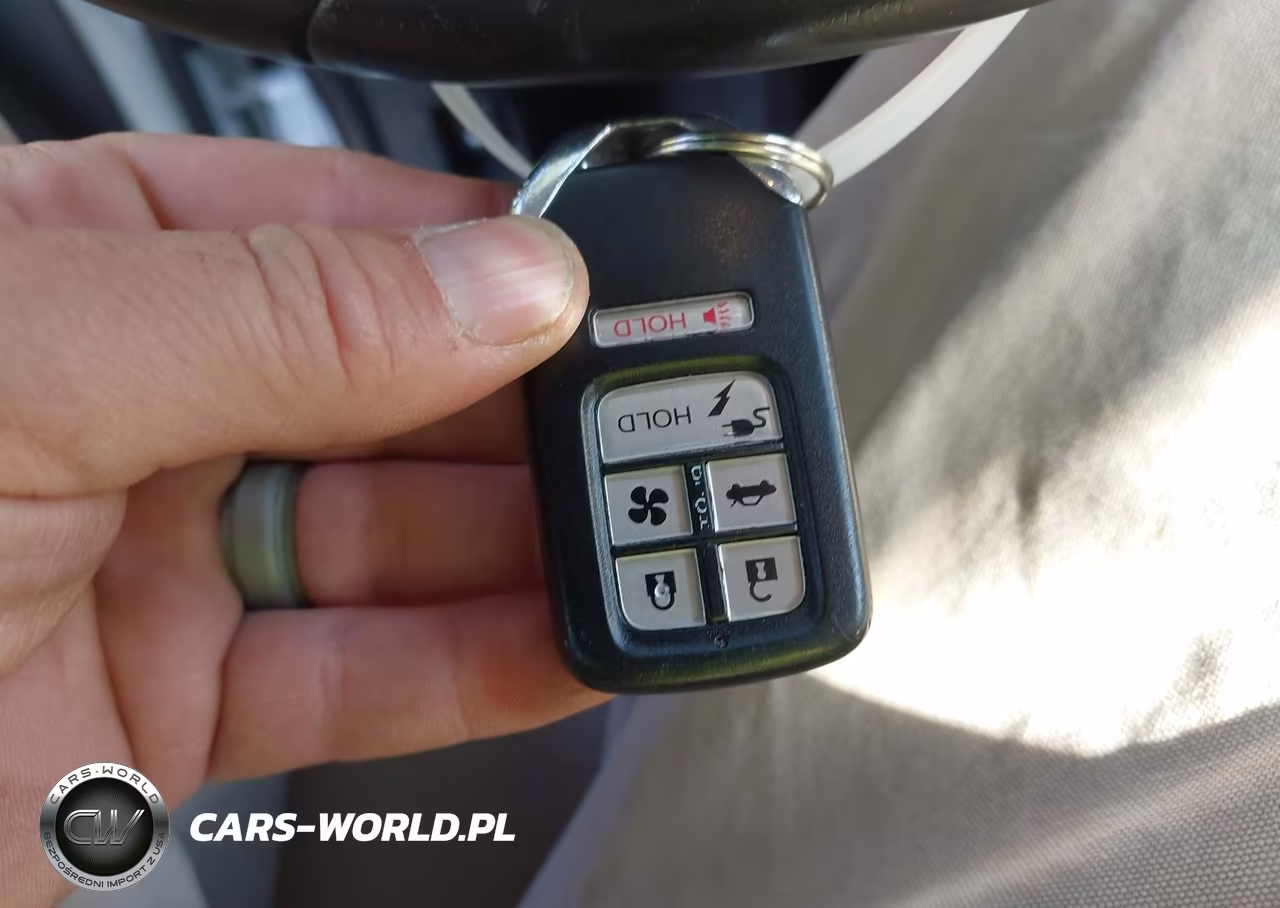 2018 Honda Clarity Plug-In Hybrid Touring VIN:JHMZC5F31JC019300 - 11