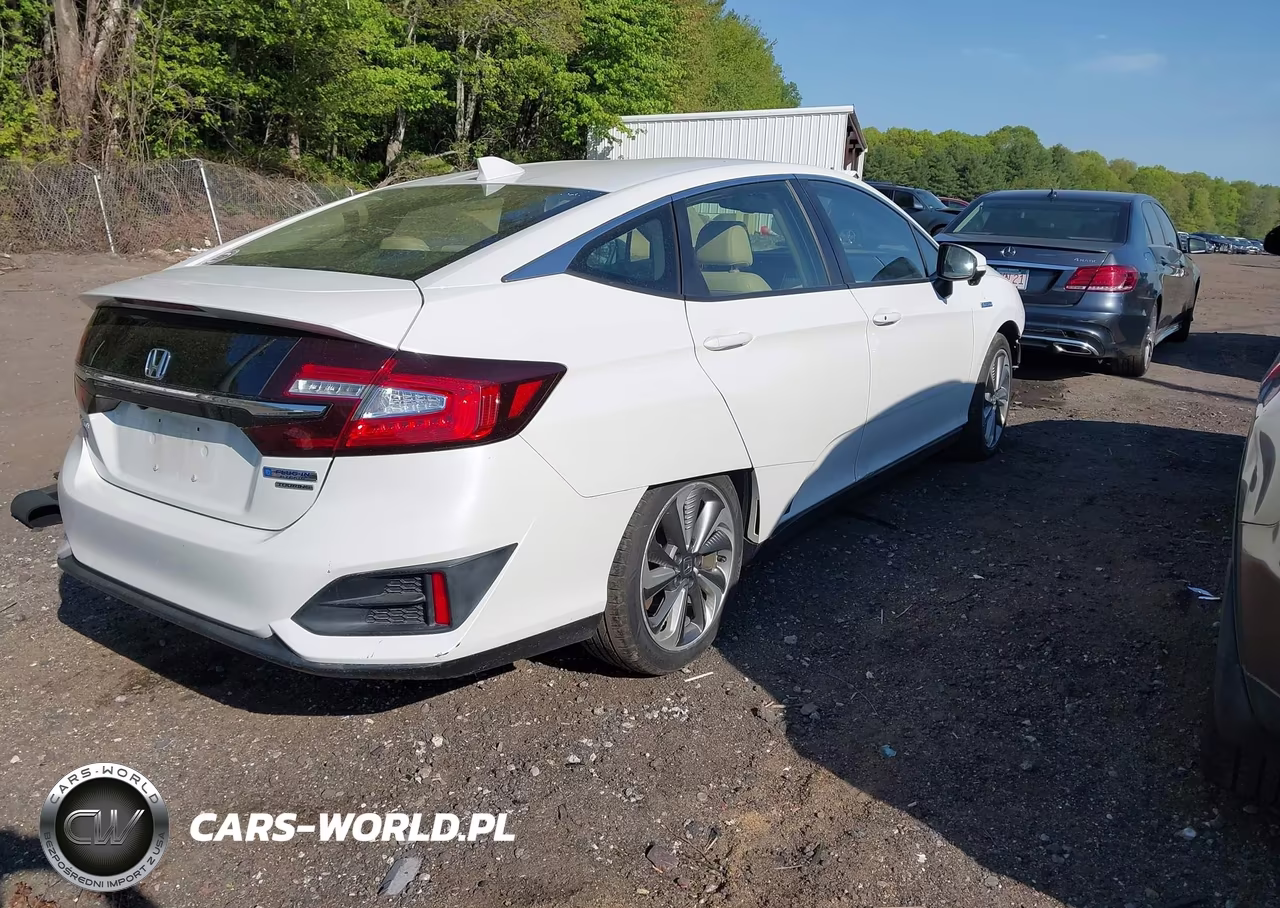 2018 Honda Clarity Plug-In Hybrid Touring VIN:JHMZC5F31JC019300 - 4