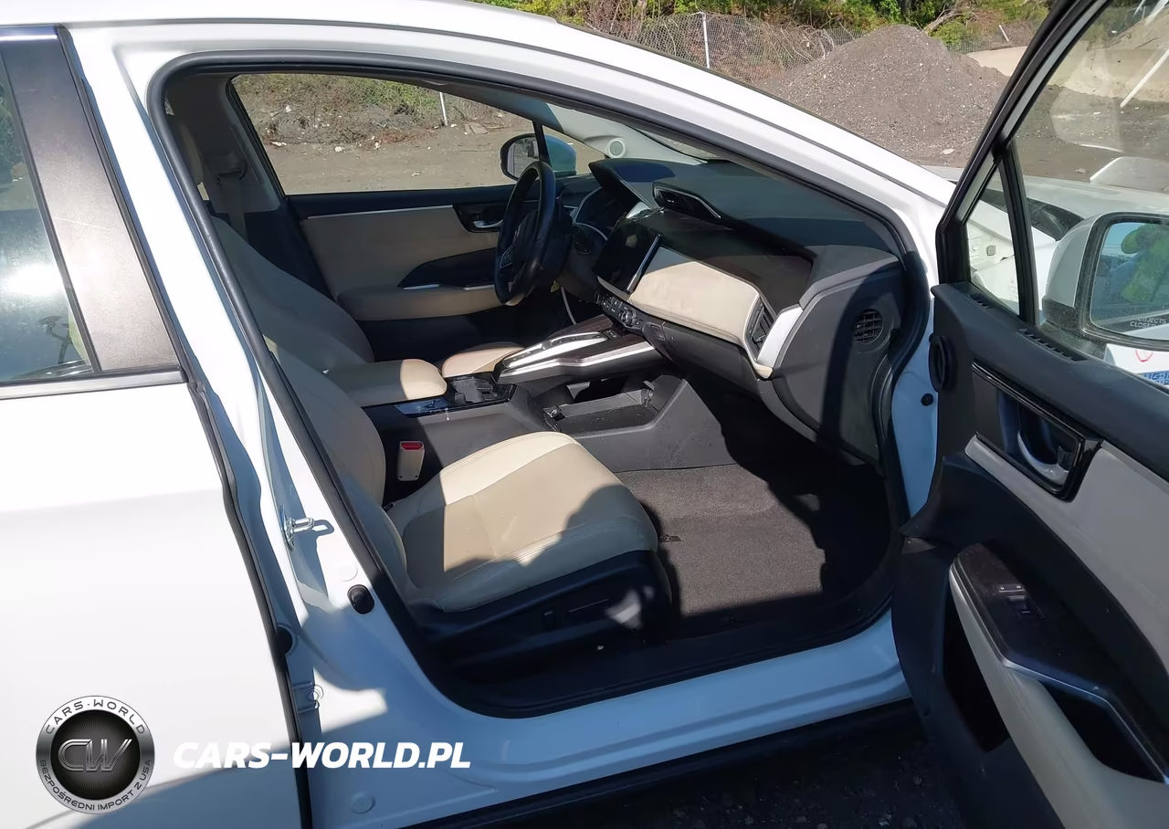 2018 Honda Clarity Plug-In Hybrid Touring VIN:JHMZC5F31JC019300 - 5