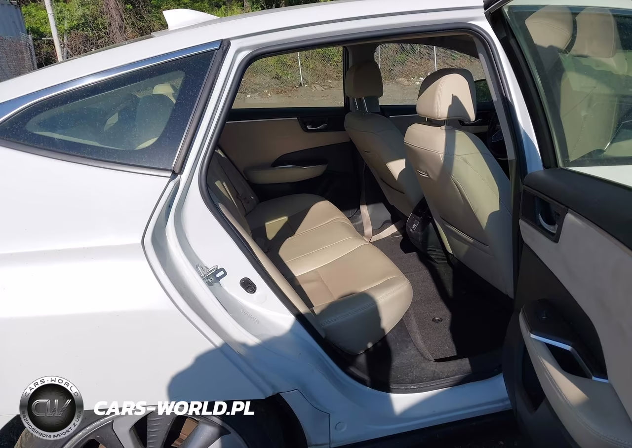2018 Honda Clarity Plug-In Hybrid Touring VIN:JHMZC5F31JC019300 - 8