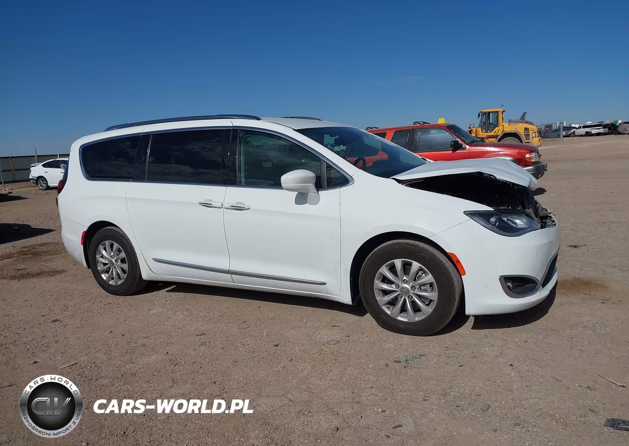 2019 Chrysler Pacifica Touring L VIN:2C4RC1BG4KR592784 - 13