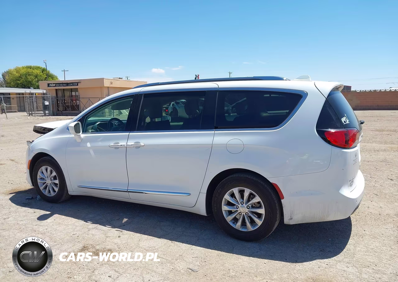 2019 Chrysler Pacifica Touring L VIN:2C4RC1BG4KR592784 - 14