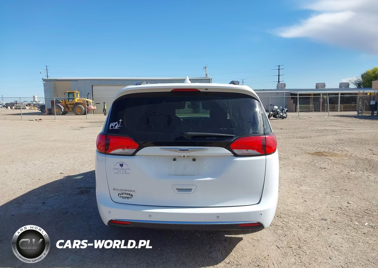 2019 Chrysler Pacifica Touring L VIN:2C4RC1BG4KR592784 - 16