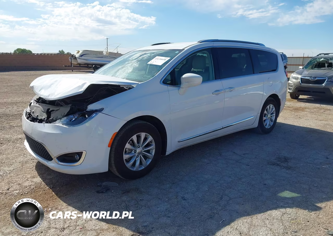 2019 Chrysler Pacifica Touring L VIN:2C4RC1BG4KR592784 - 2