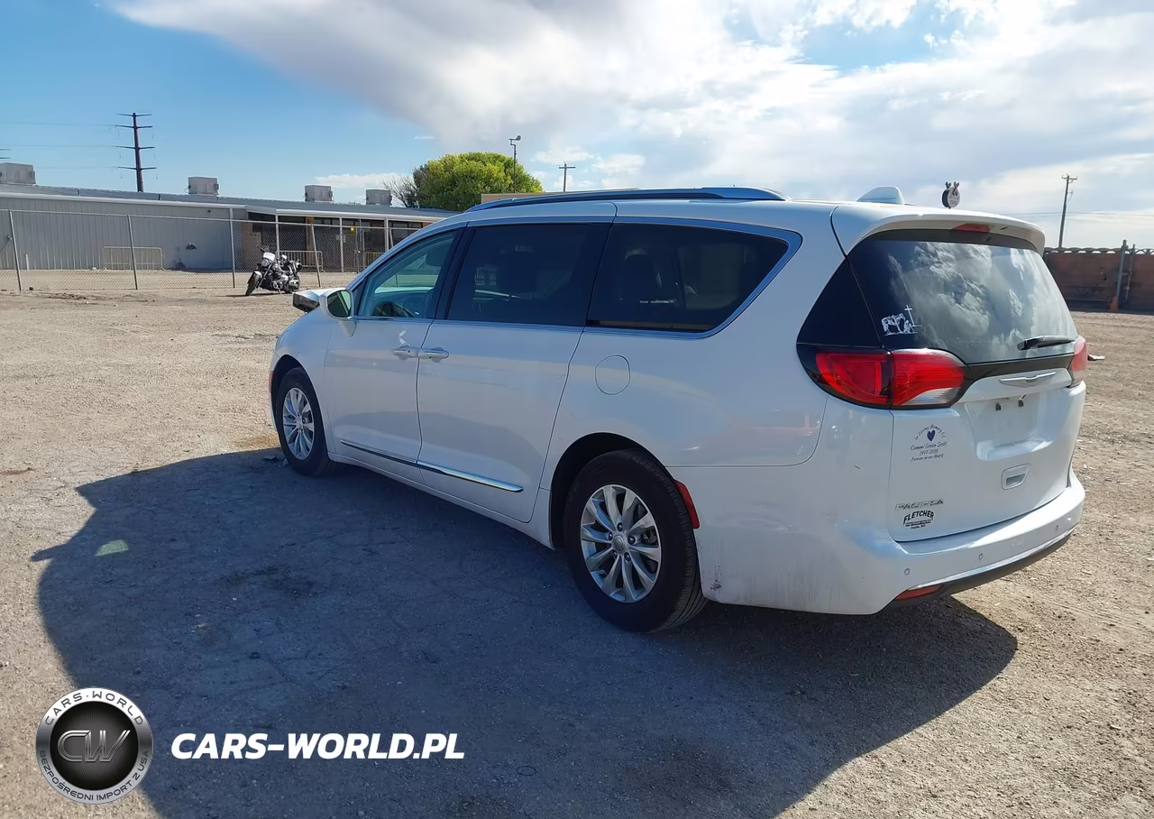 2019 Chrysler Pacifica Touring L VIN:2C4RC1BG4KR592784 - 3