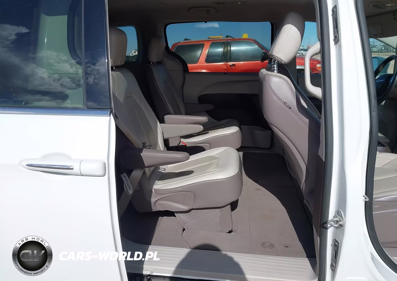 2019 Chrysler Pacifica Touring L VIN:2C4RC1BG4KR592784 - 8