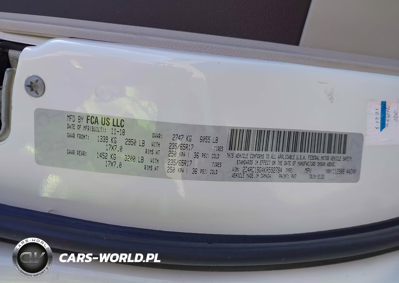 2019 Chrysler Pacifica Touring L VIN:2C4RC1BG4KR592784 - 9