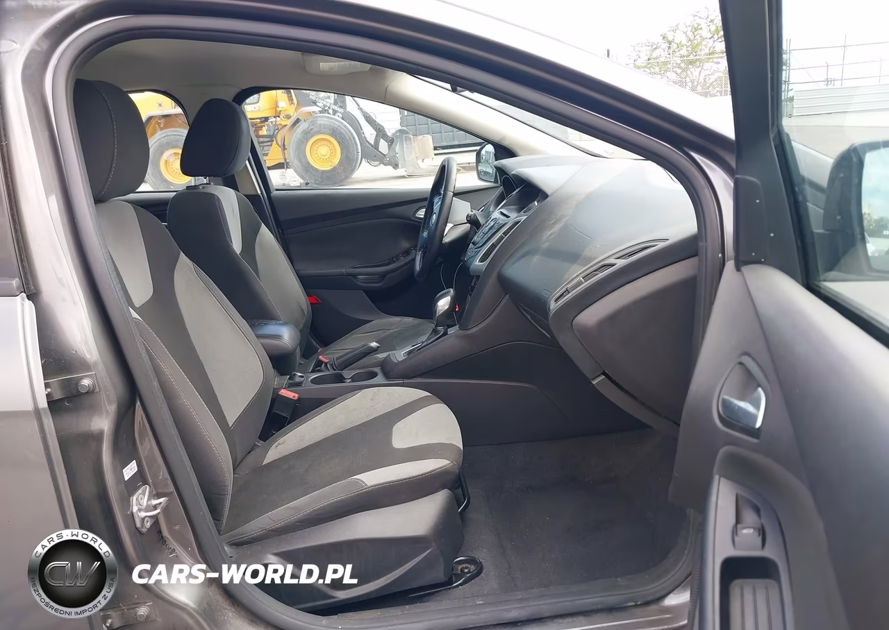 2014 Ford Focus Se VIN:1FADP3K29EL305876 - 5