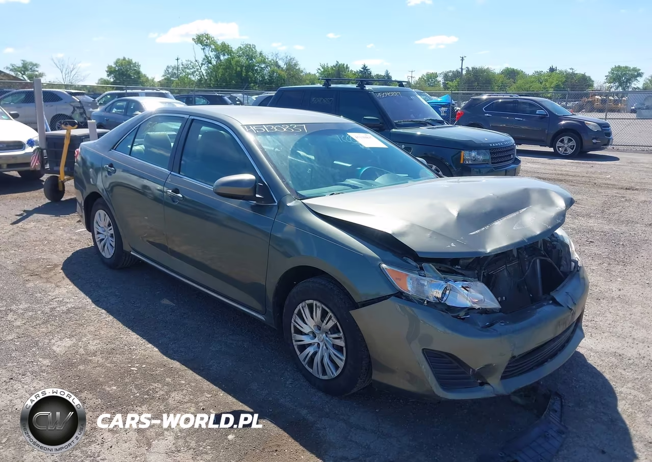 2014 Toyota Camry Le – zdjęcie 1 z 16