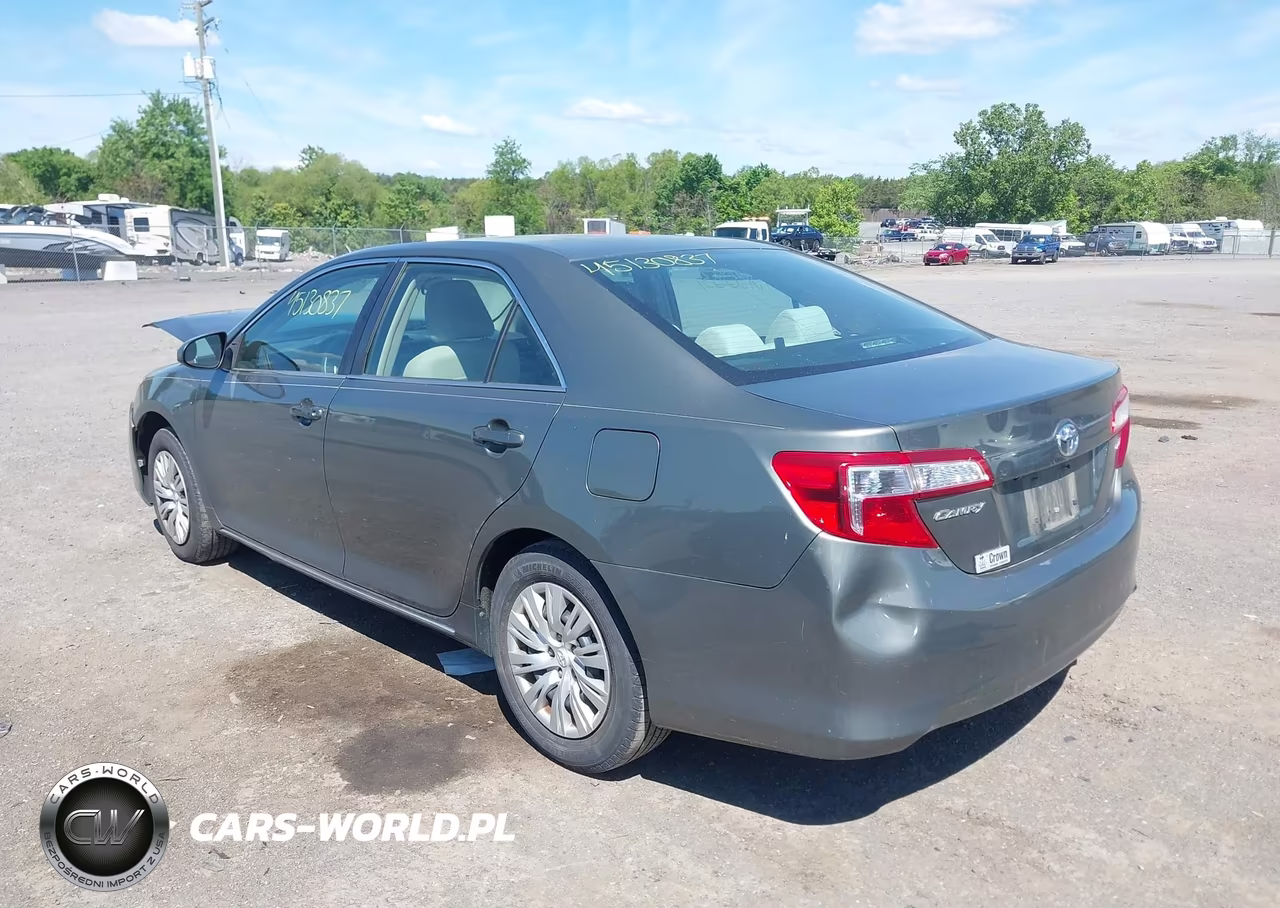 2014 Toyota Camry Le VIN:4T4BF1FK5ER412325 - 3