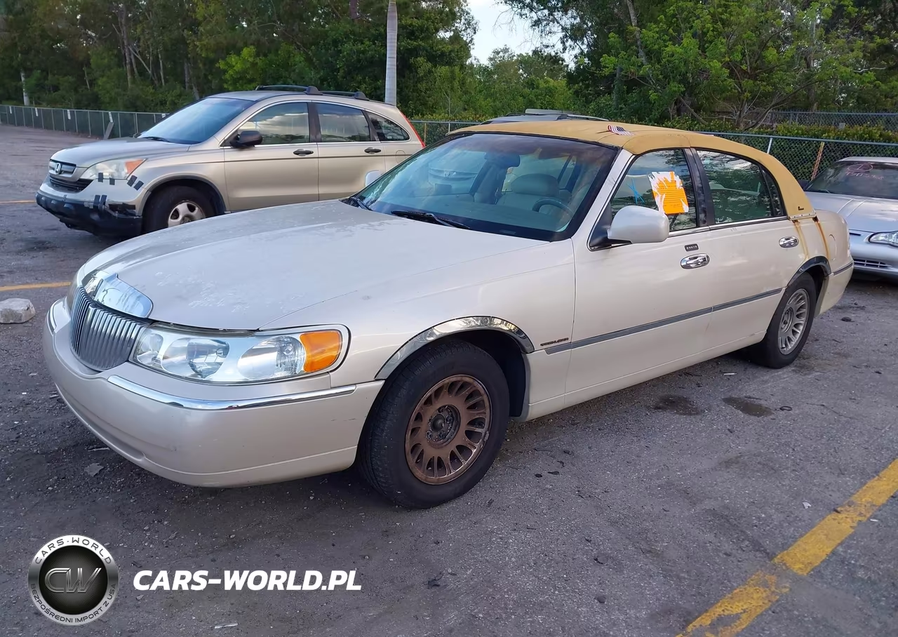 2000 Lincoln Town Car Cartier VIN:1LNHM83W6YY916342 - 2