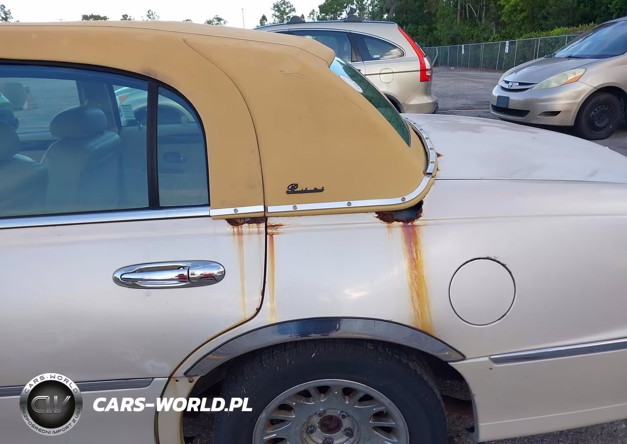 2000 Lincoln Town Car Cartier VIN:1LNHM83W6YY916342 - 6