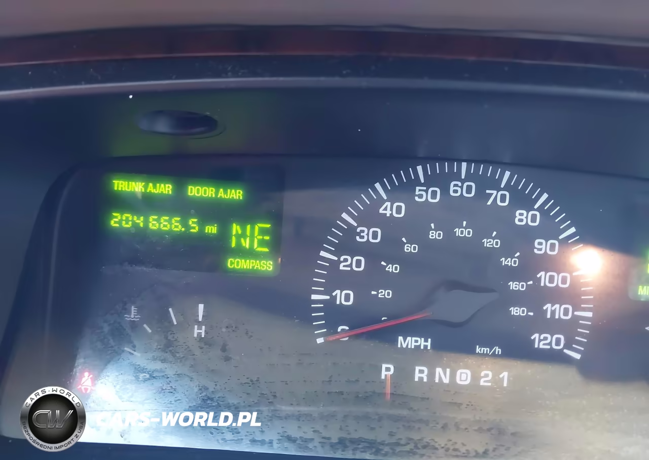 2000 Lincoln Town Car Cartier VIN:1LNHM83W6YY916342 - 7