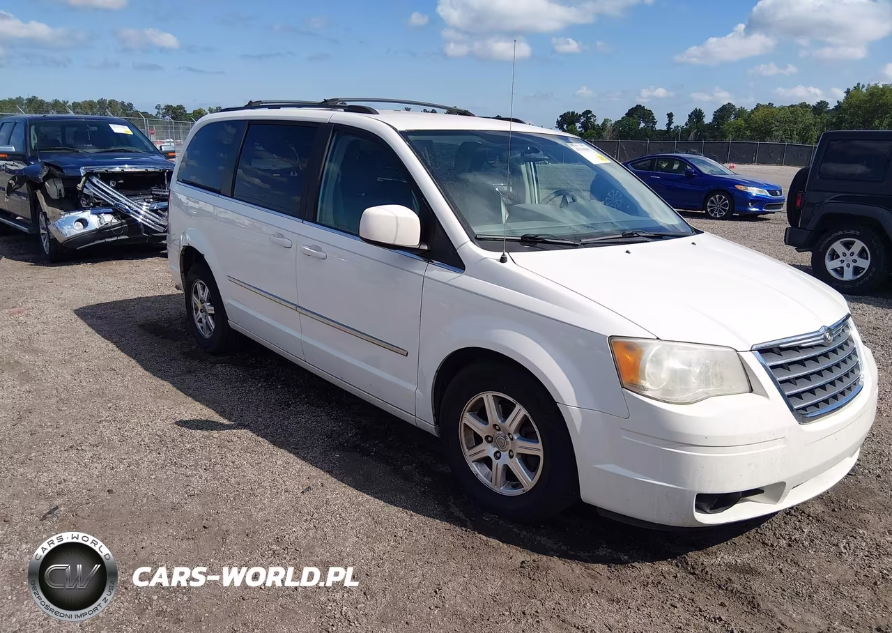 2010 Chrysler Town & Country Touring – zdjęcie 1 z 16