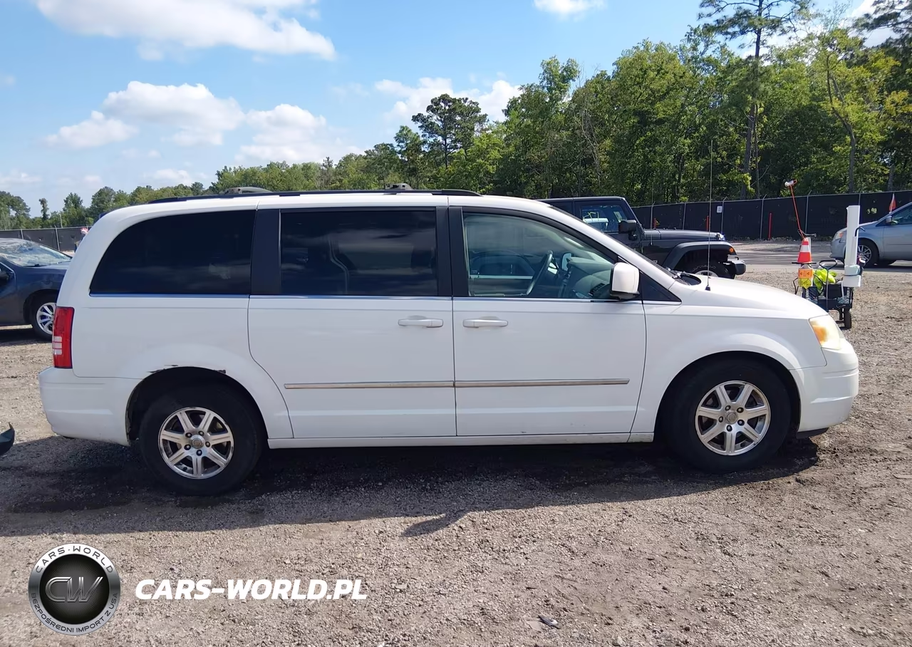 2010 Chrysler Town & Country Touring VIN:2A4RR5D11AR114961 - 13
