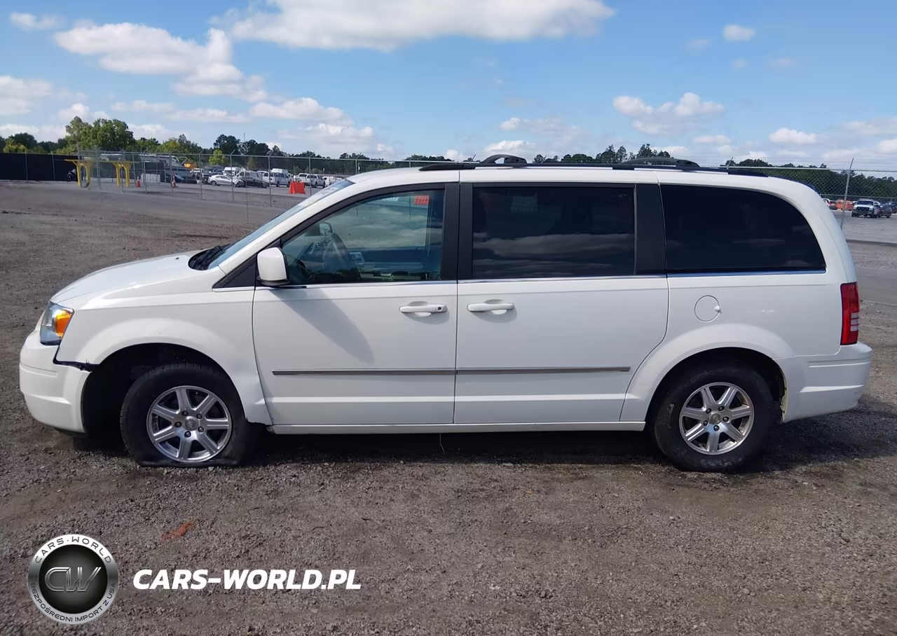 2010 Chrysler Town & Country Touring VIN:2A4RR5D11AR114961 - 14