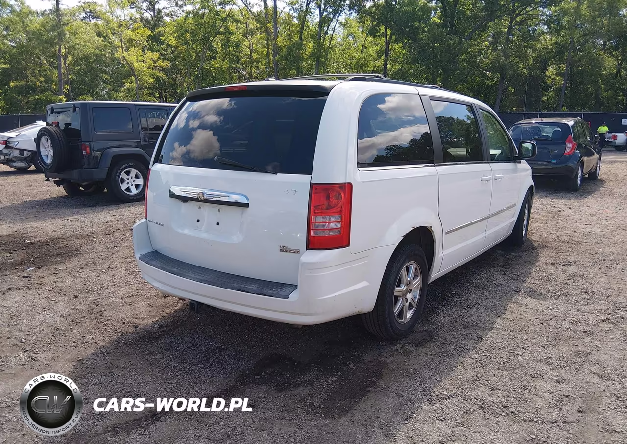 2010 Chrysler Town & Country Touring VIN:2A4RR5D11AR114961 - 4