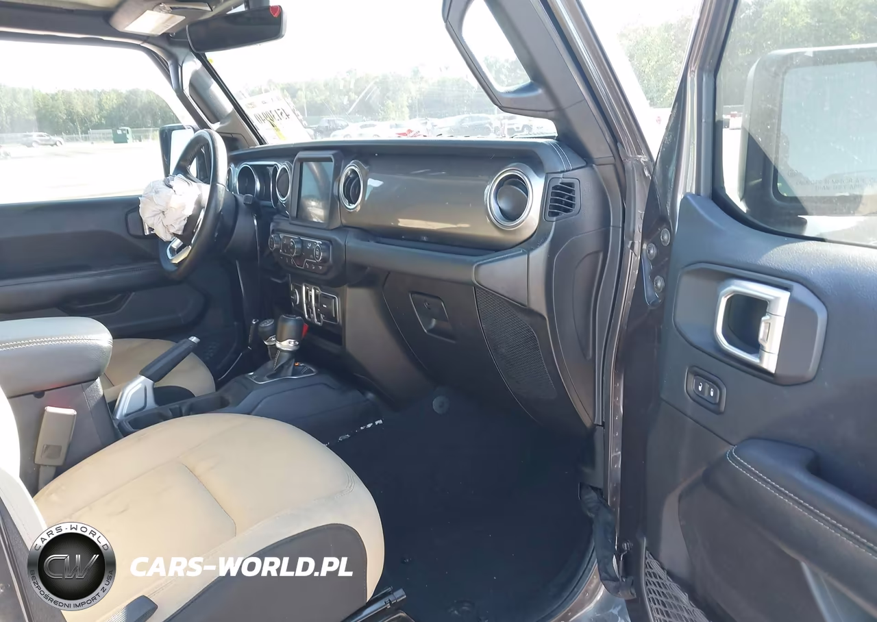 2018 Jeep Wrangler Unlimited Sahara 4X4 VIN:1C4HJXEN8JW236794 - 5