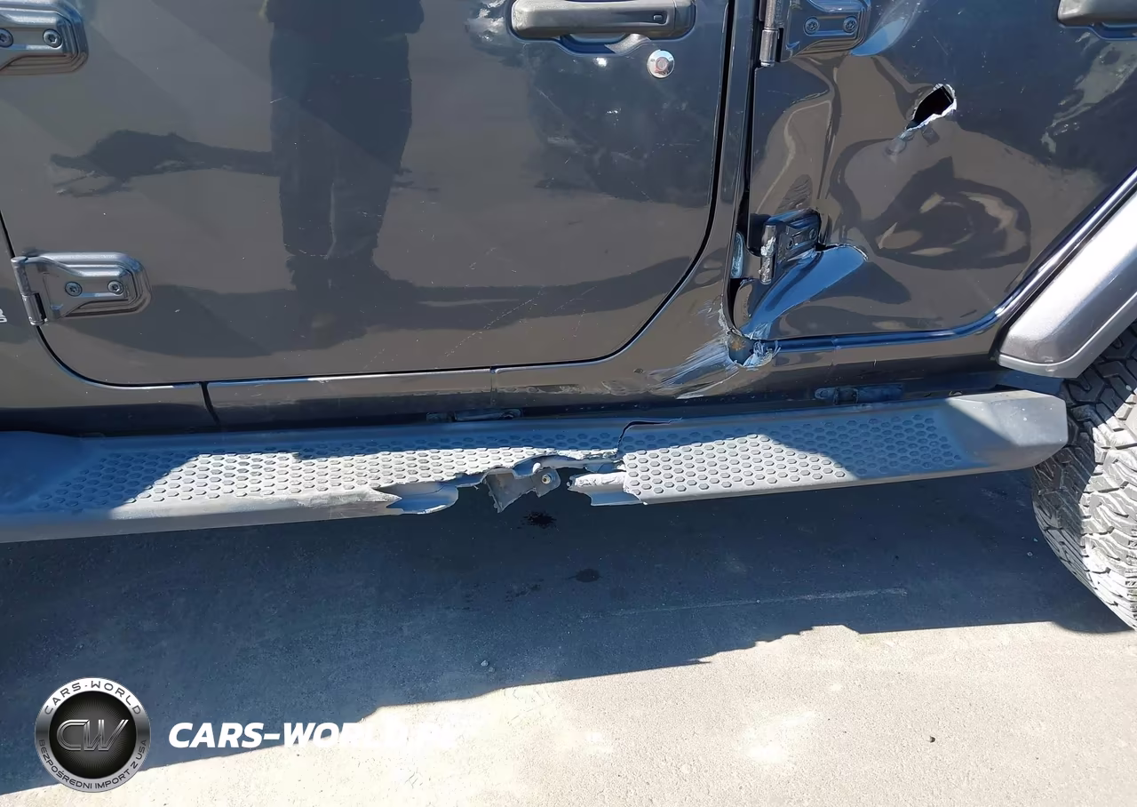 2018 Jeep Wrangler Unlimited Sahara 4X4 VIN:1C4HJXEN8JW236794 - 6