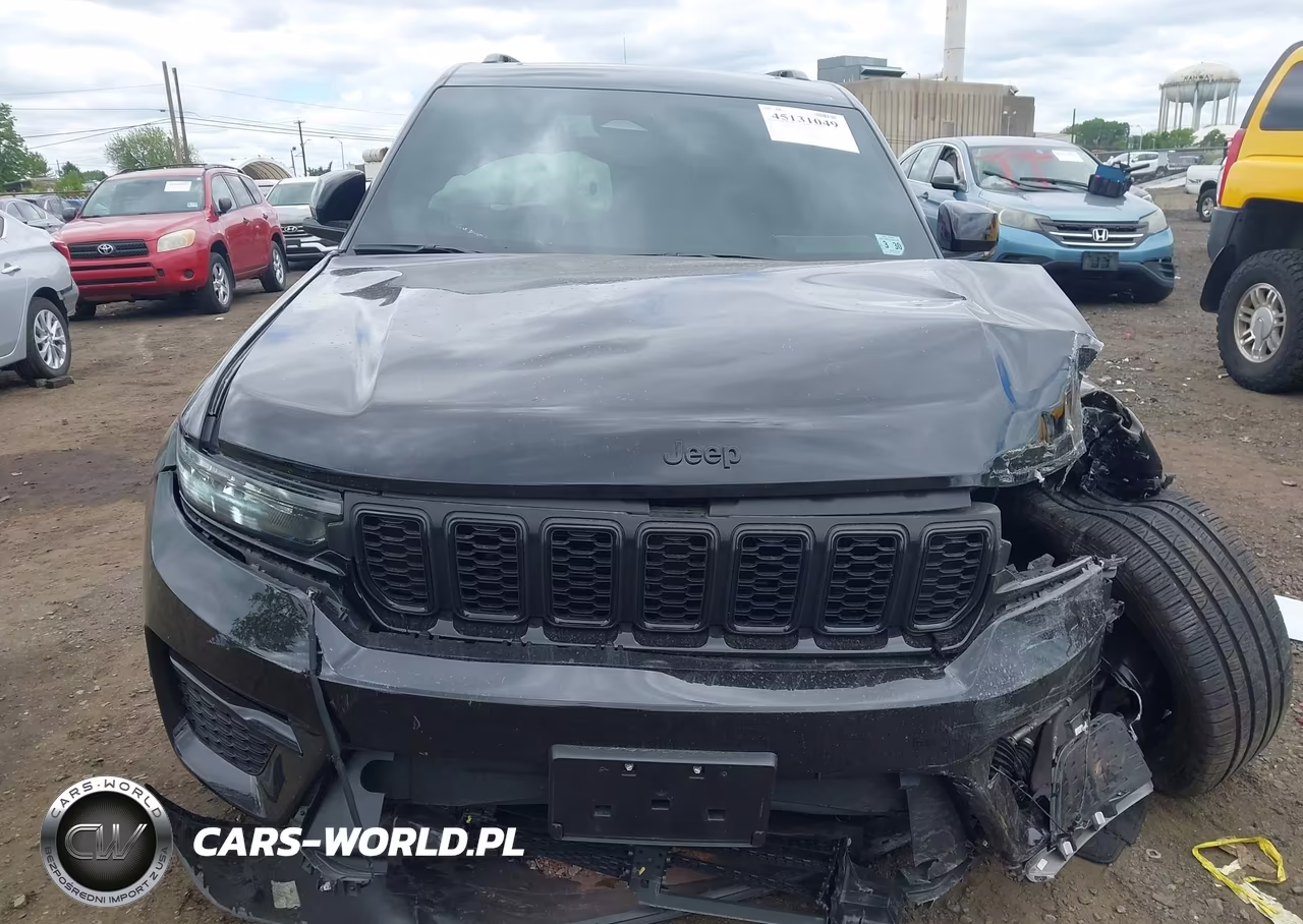 2025 Jeep Grand Cherokee Limited 4X4 VIN:1C4RJHBG2SC297254 - 13