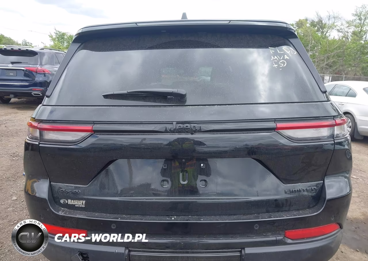 2025 Jeep Grand Cherokee Limited 4X4 VIN:1C4RJHBG2SC297254 - 17