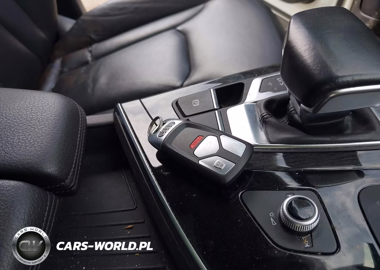2018 Audi Q7 3.0T Premium VIN:WA1LAAF7XJD004162 - 11