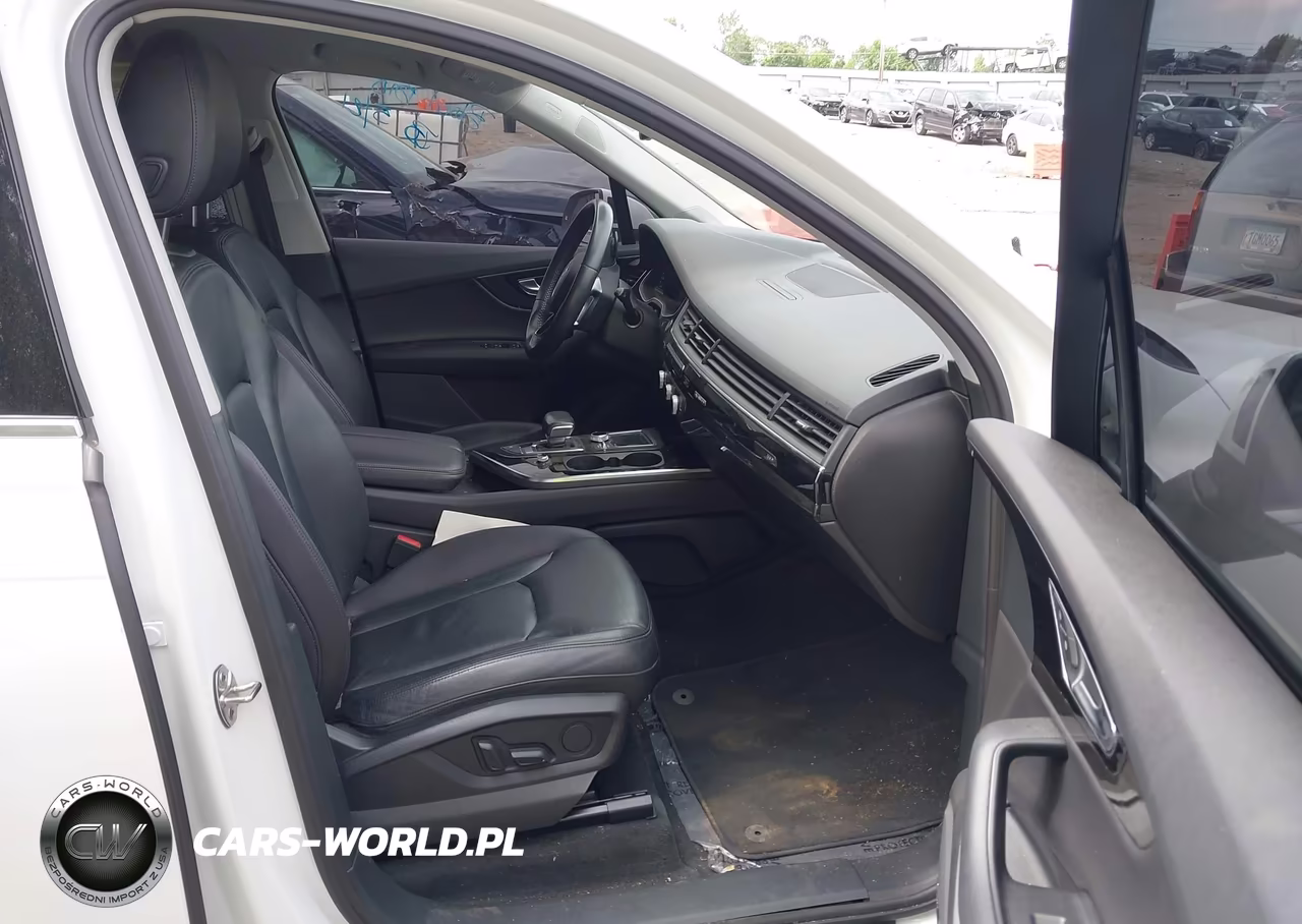 2018 Audi Q7 3.0T Premium VIN:WA1LAAF7XJD004162 - 5