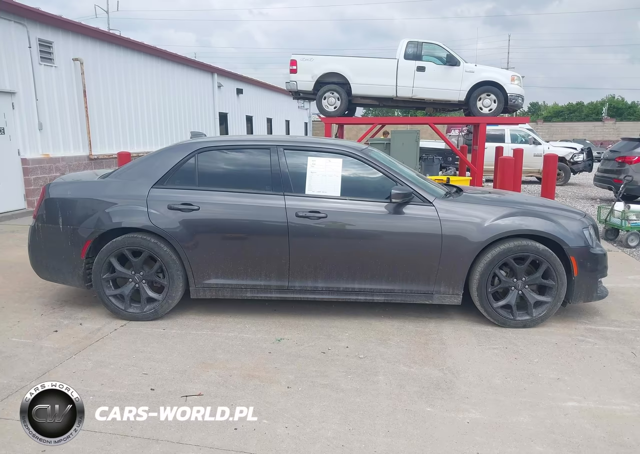 2021 Chrysler 300 Touring L VIN:2C3CCAAG5MH570927 - 13