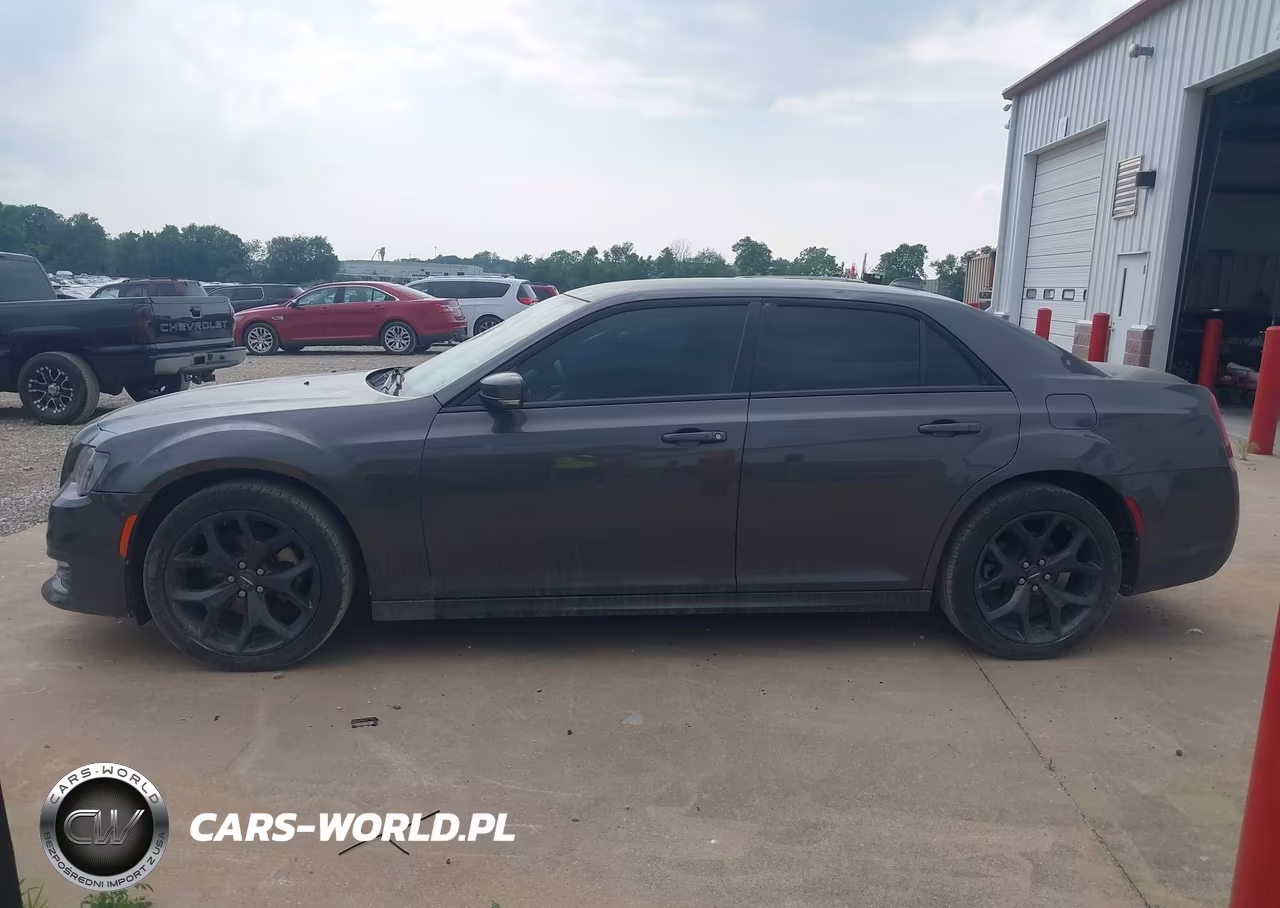 2021 Chrysler 300 Touring L VIN:2C3CCAAG5MH570927 - 14
