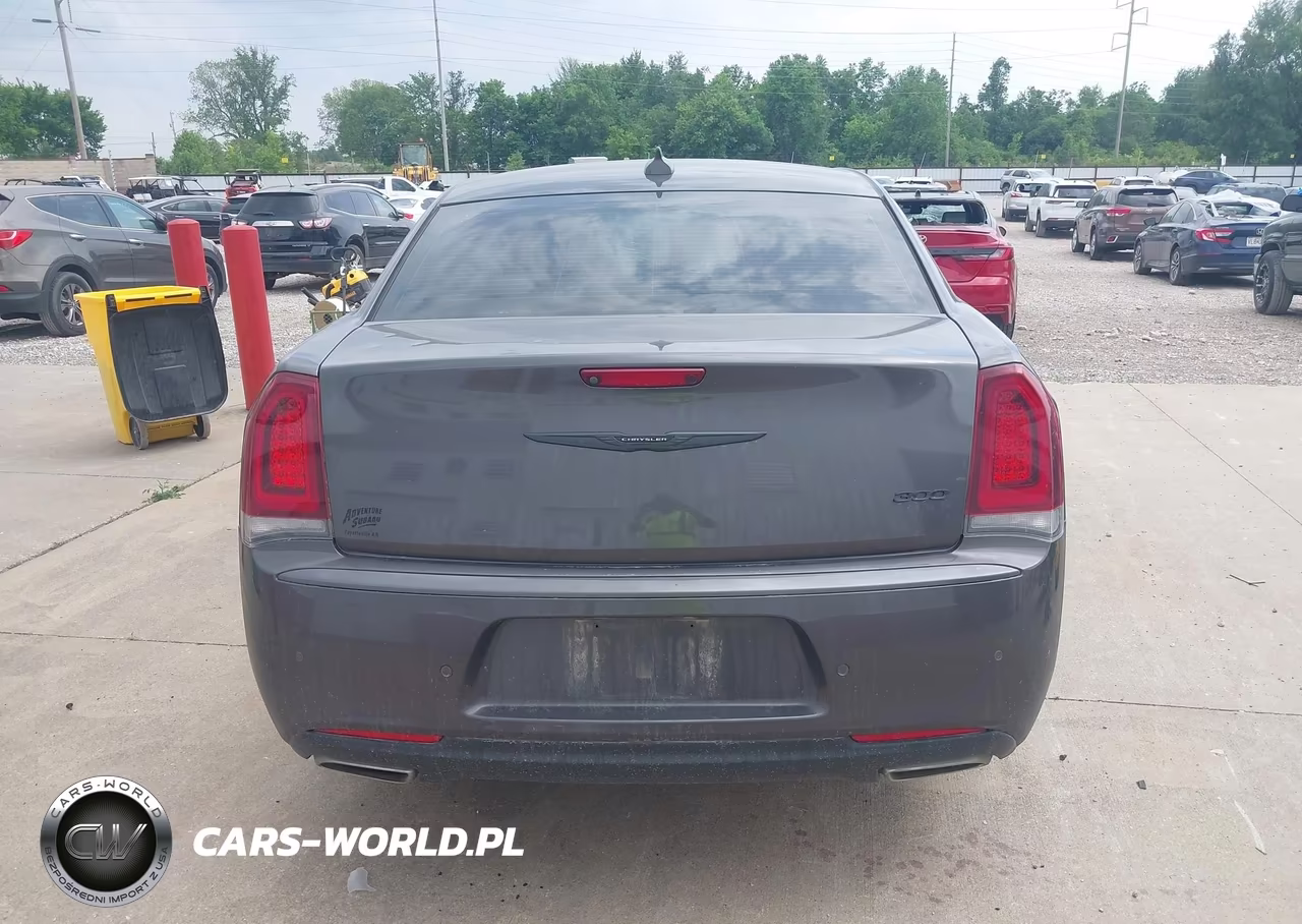2021 Chrysler 300 Touring L VIN:2C3CCAAG5MH570927 - 16