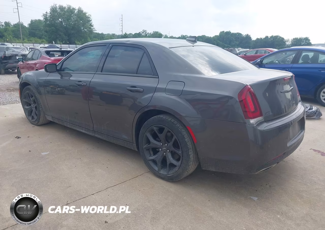 2021 Chrysler 300 Touring L VIN:2C3CCAAG5MH570927 - 3