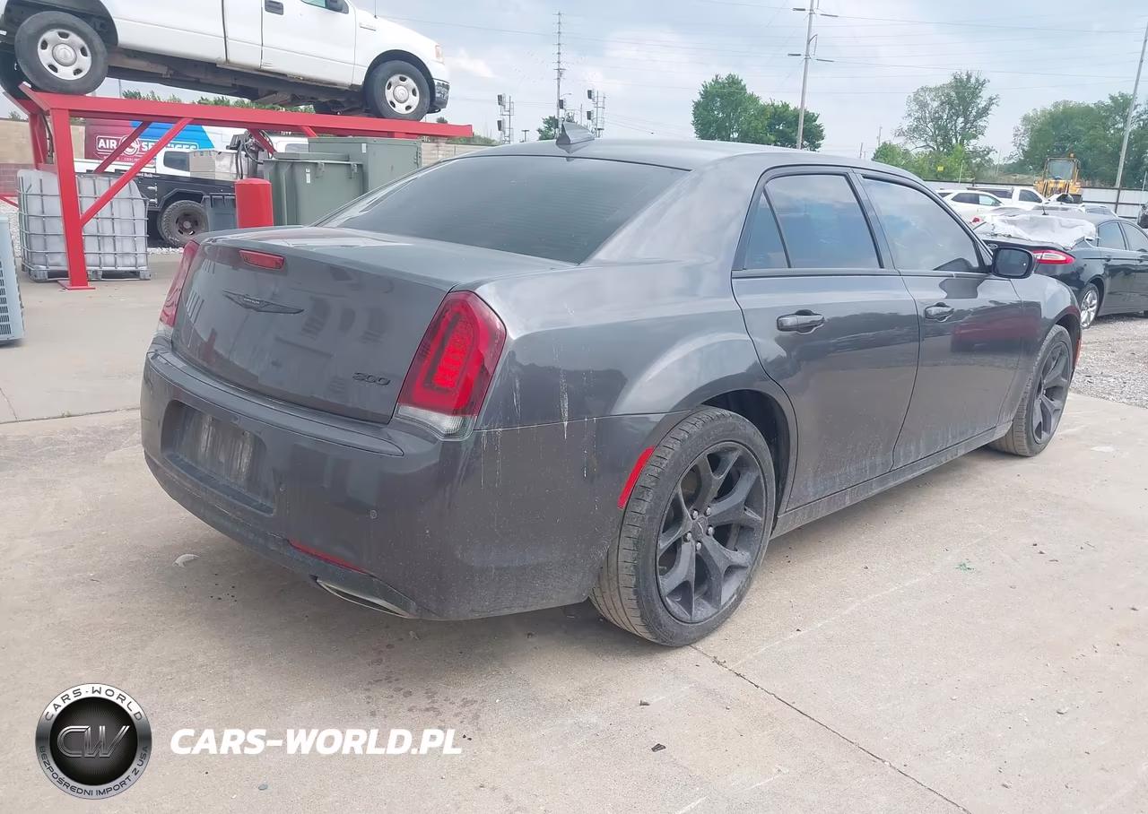 2021 Chrysler 300 Touring L VIN:2C3CCAAG5MH570927 - 4