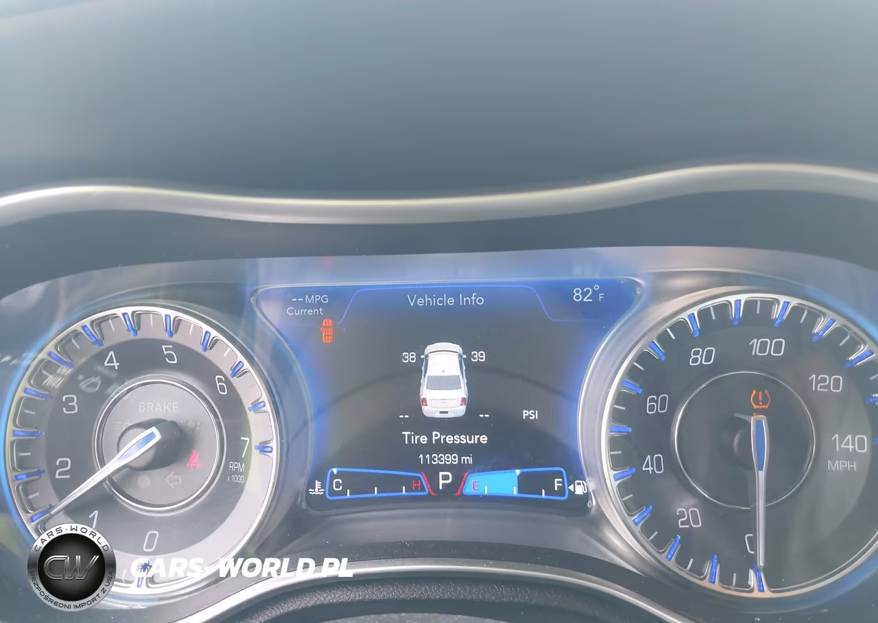 2021 Chrysler 300 Touring L VIN:2C3CCAAG5MH570927 - 7