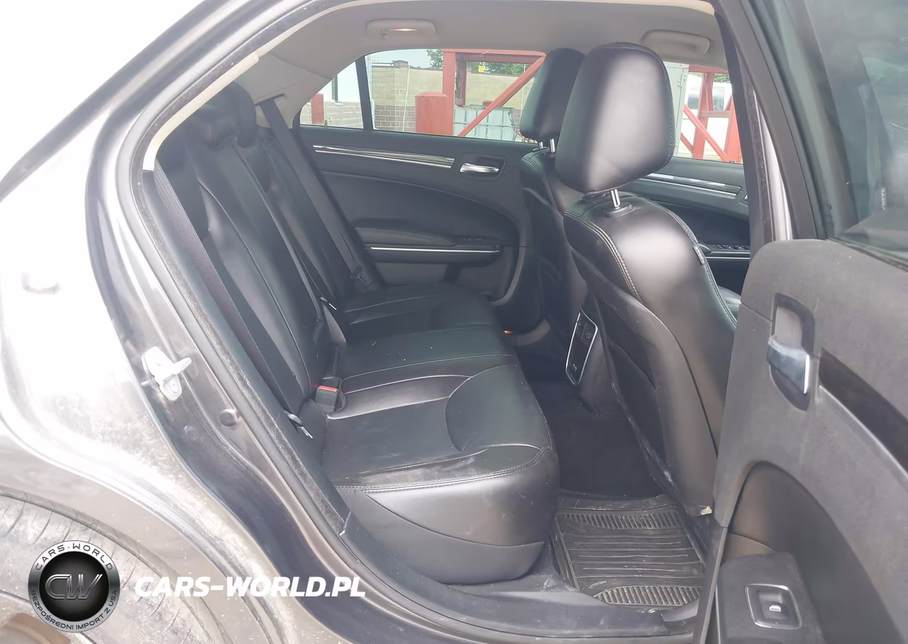 2021 Chrysler 300 Touring L VIN:2C3CCAAG5MH570927 - 8