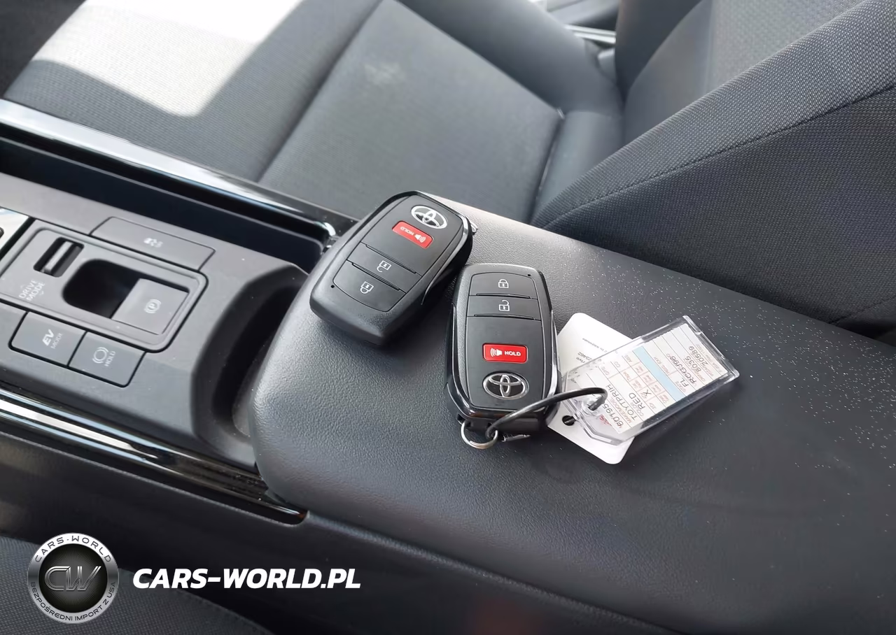2026 Toyota Prius Le VIN:JTDACAAU8T3076507 - 11